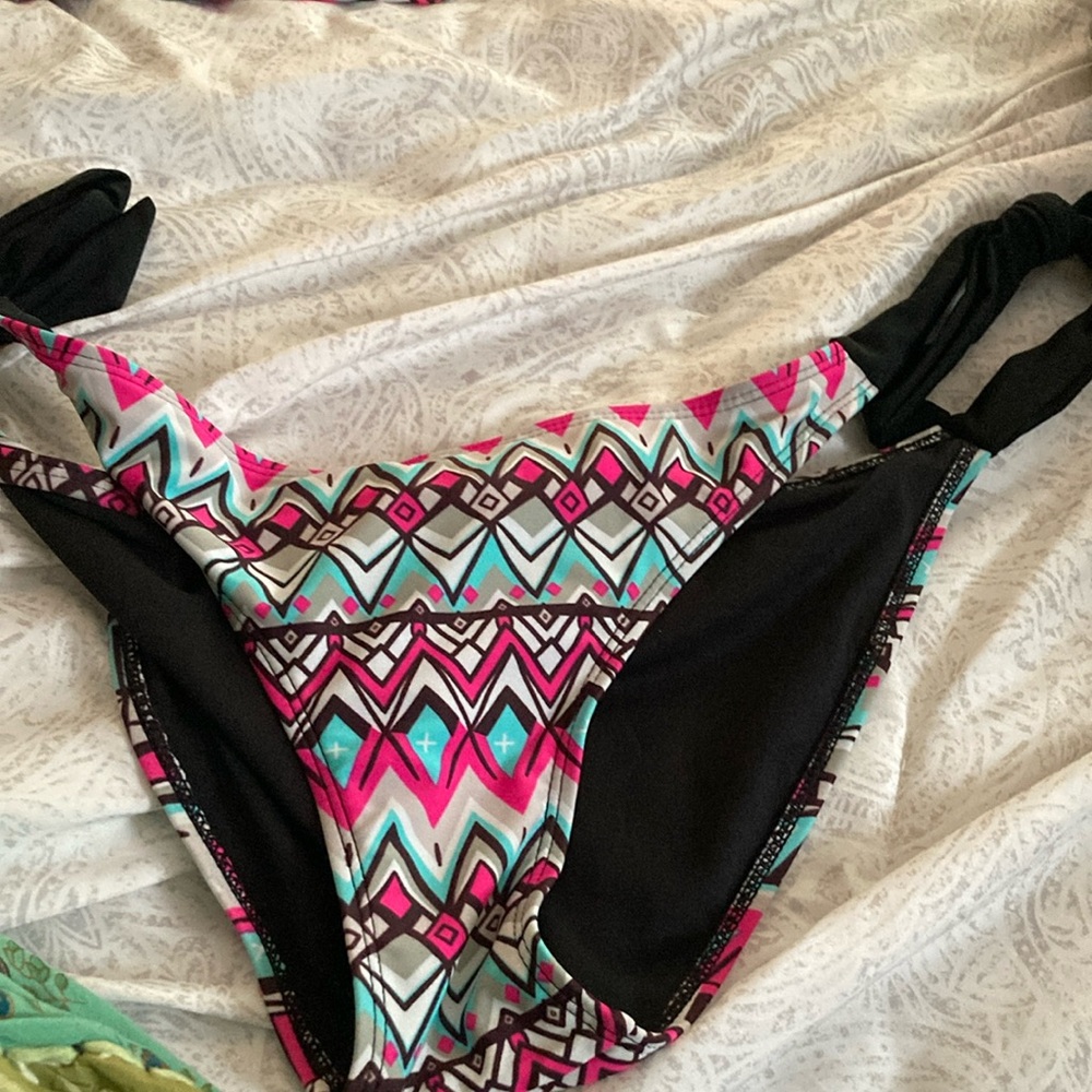Colorful Geometric Long Sleeve Rash Guard - Picture 2 of 4